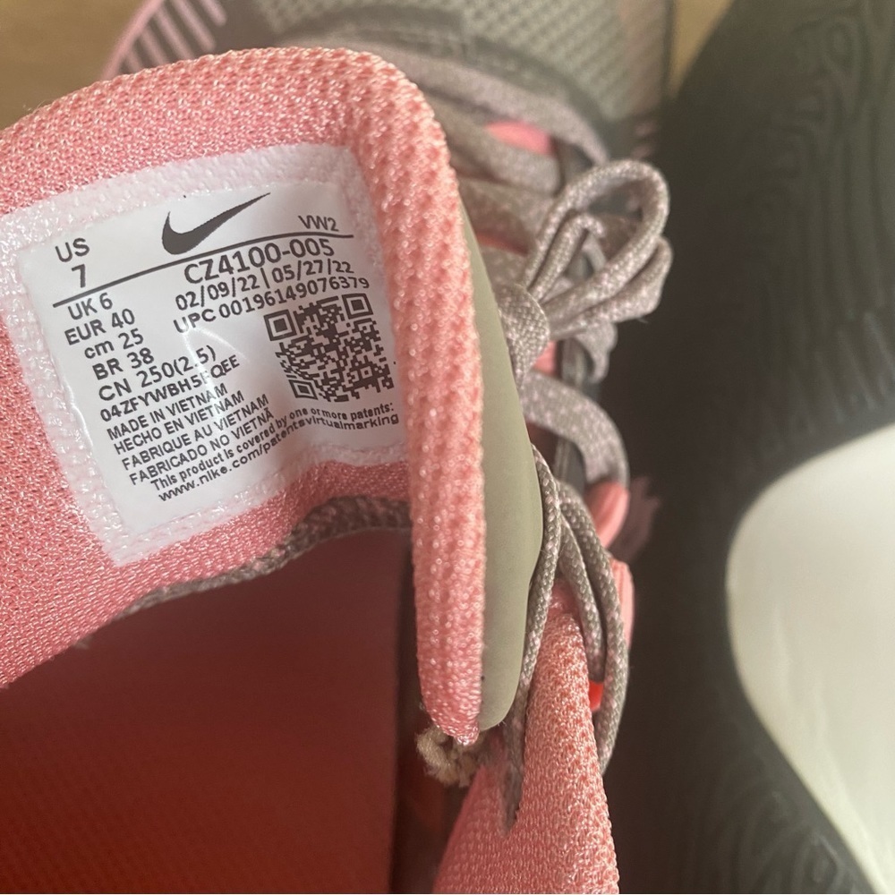 Nike Kyrie Flytrap V Moon Fossil/Med Soft Pink Sail - Picture 3 of 8